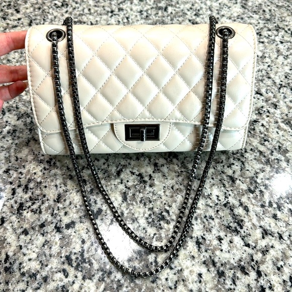 Quilted dual Crossbody shoulder purse~ - Picture 2 of 10